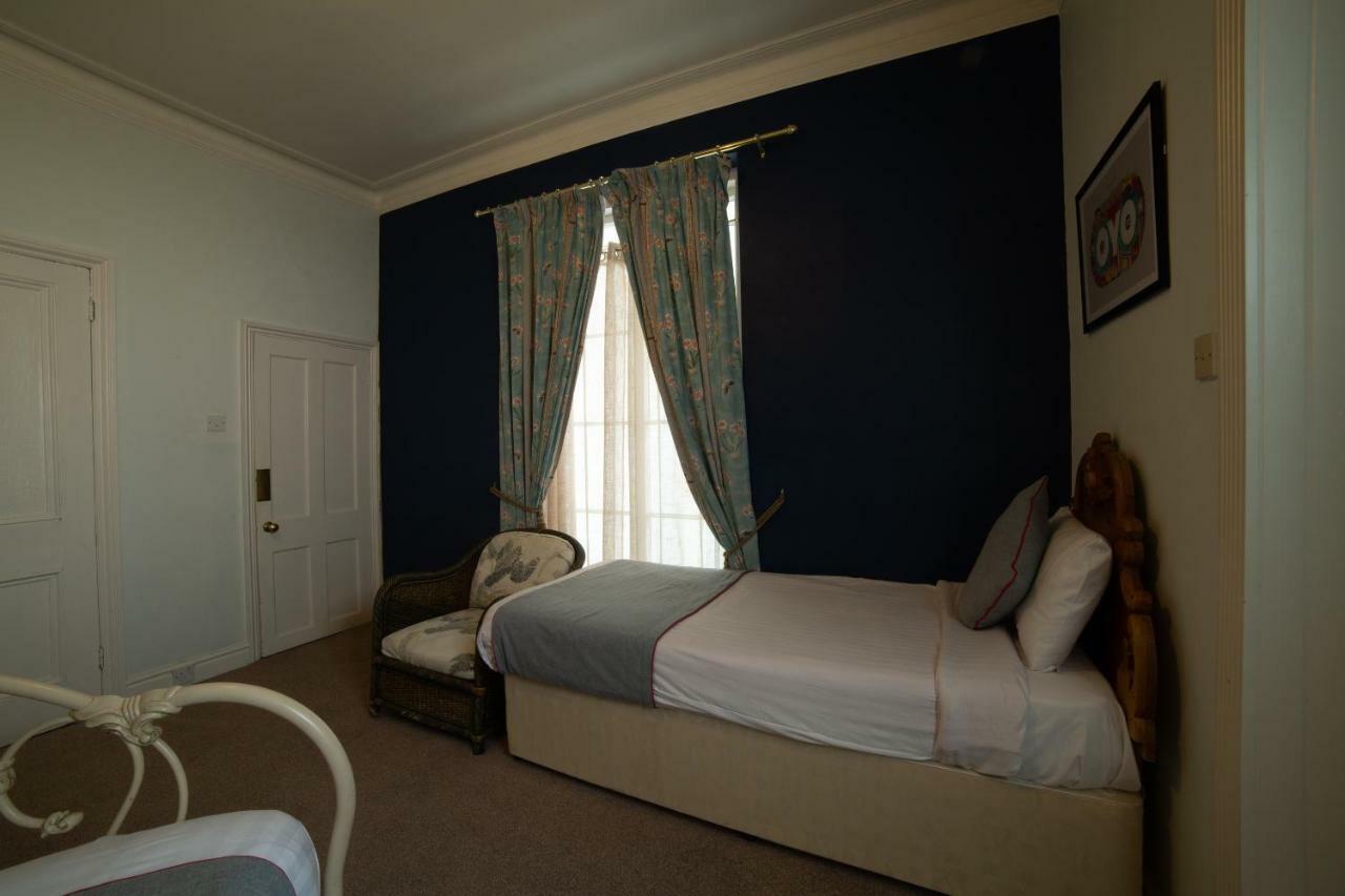 Fines Bayliwick Hotel Bracknell Luaran gambar